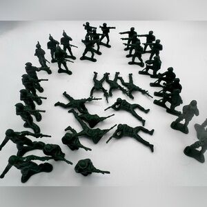 Military Army Men Playset Lot Soldiers, Tanks, Jets, Barbed Wire Accessories